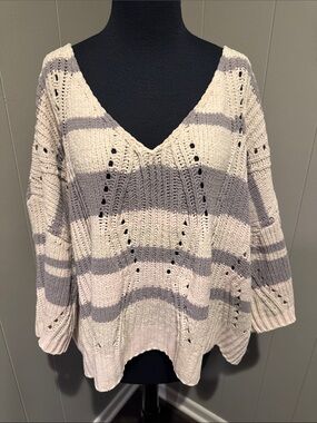 POL gray/white stripe chenille yarn knit V neck boxy sweater. Medium